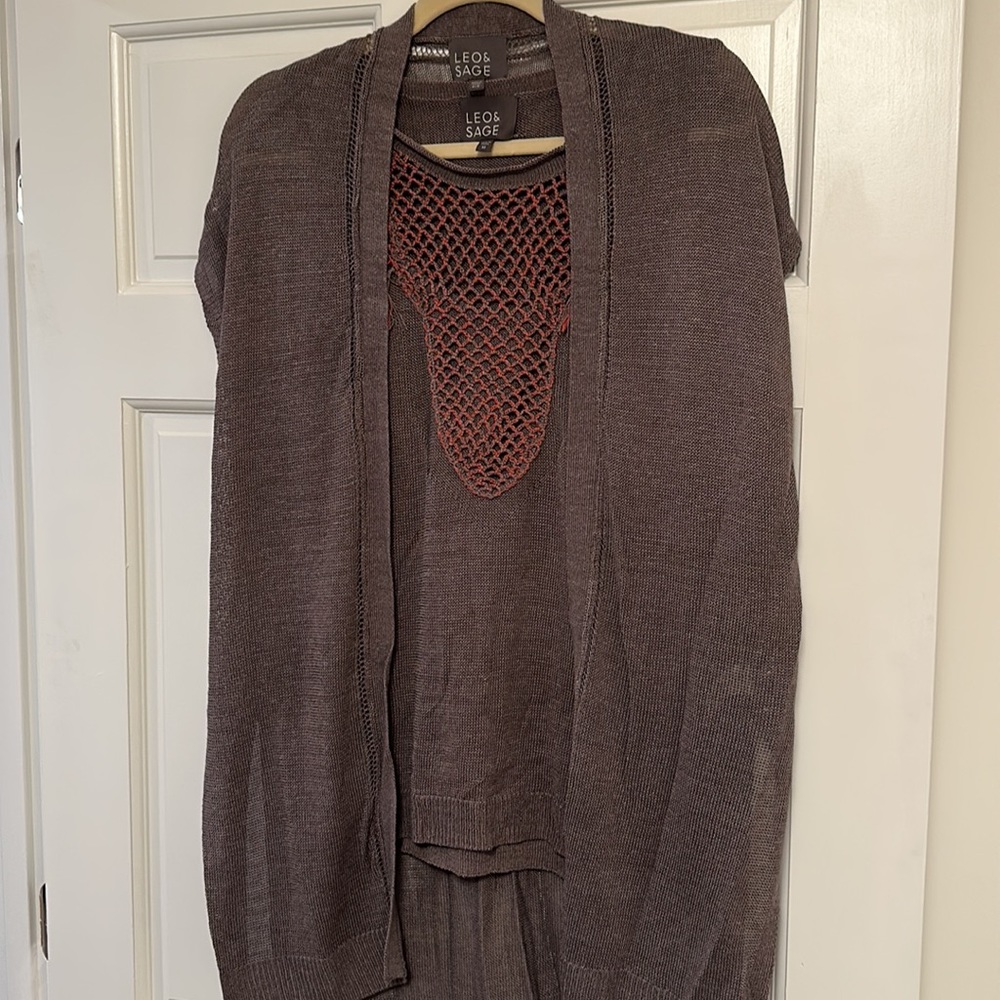 Leo & Sage twin set sweater/vest. Size M. Taupe with red& taupe crochet design